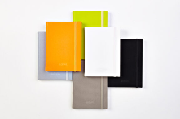 Loewe notizbuch notebook brandbook lautsprecher teaser