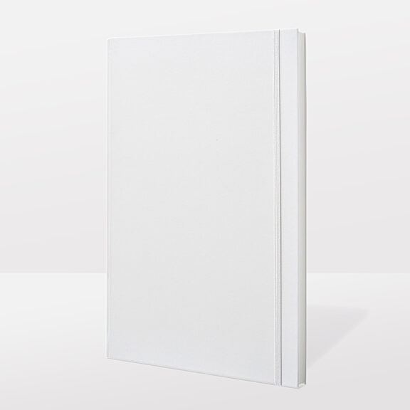 Weißes, schlankes Notizbuch mit dünnem, weißem Band