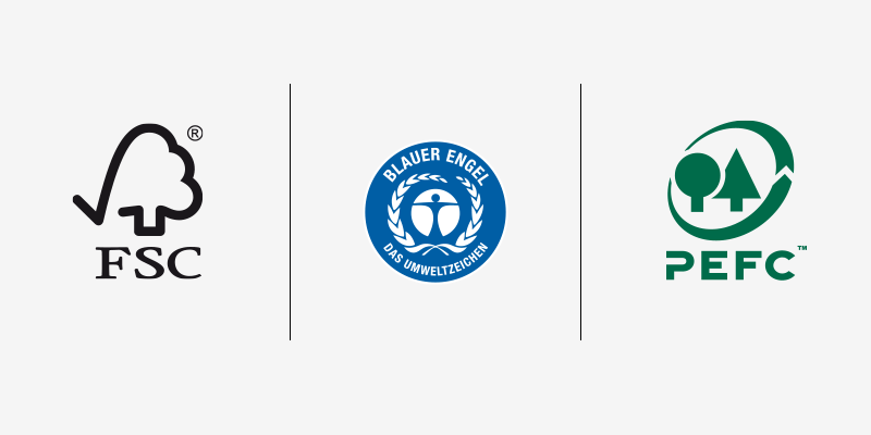 Logo FSC avec arbre et coche, sceau Blauer Engel et logo PEFC avec des arbres