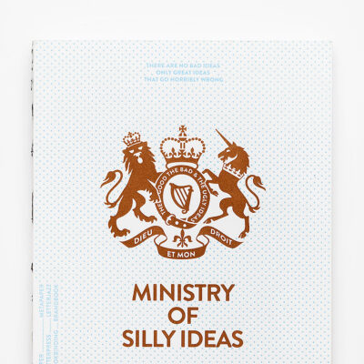Blau gepunktetes Notizbuch mit humorvollem Wappen und dem Text 'Ministry of Silly Ideas' sowie das Motto 'There are no bad ideas, only great ideas that go horribly wrong'